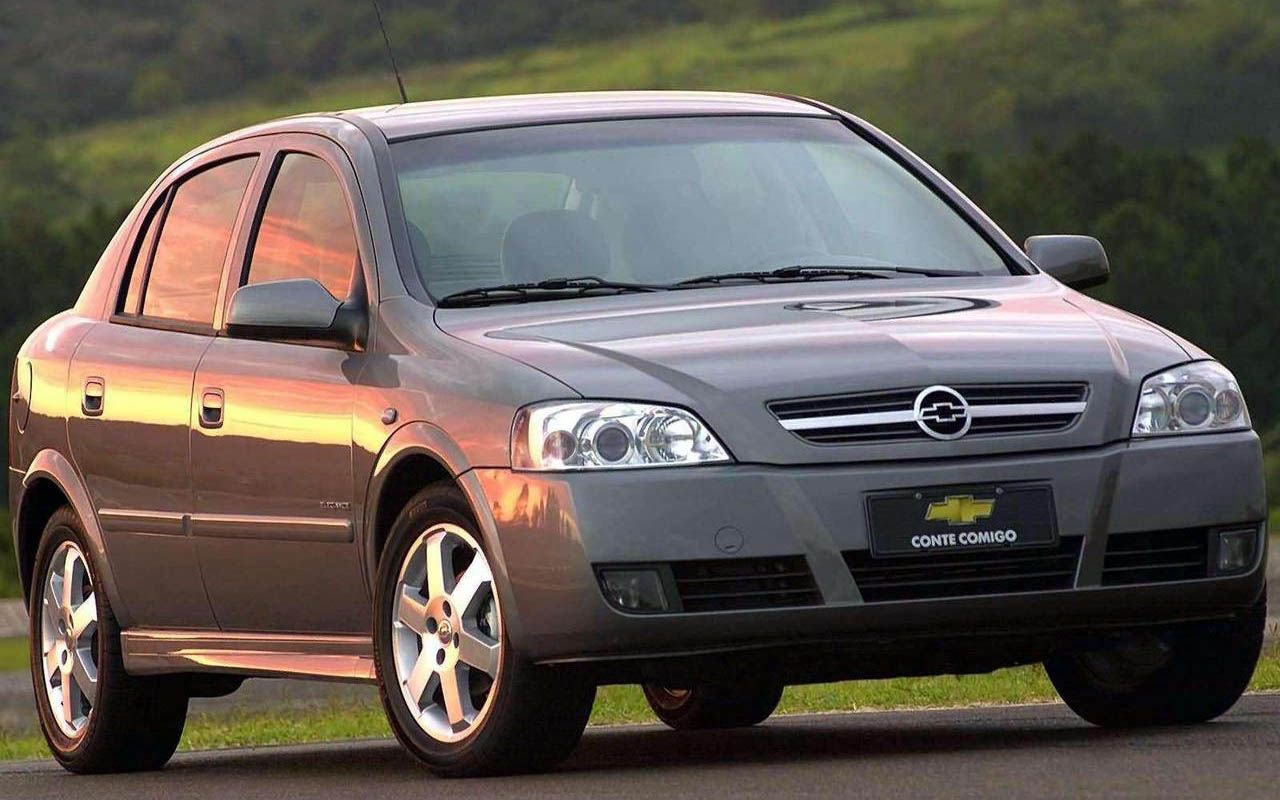 Chevrolet Astra 2005 Front Angle Wallpaper 1280x800