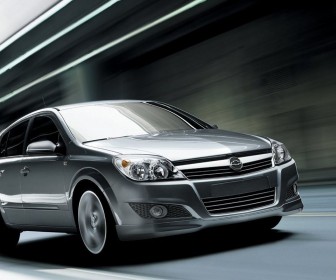 Chevrolet Astra Silver Front Angle Wallpaper