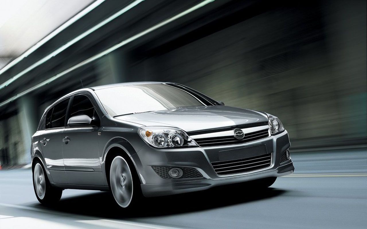 Chevrolet Astra Silver Front Angle Wallpaper 1280x800