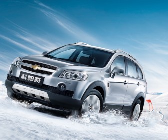 Chevrolet Captiva On Snow Wallpaper