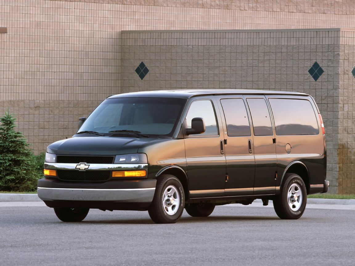 Chevrolet Express Full Front And Side Wallpaper 1152x864