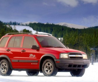 Chevrolet Tracker 2001 On Snow Wallpaper